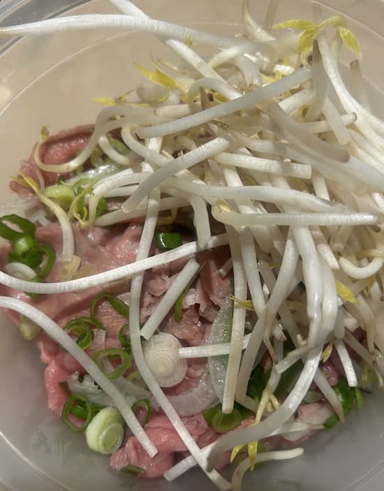 03. Beef Rice Noodle Soup 生牛肉粉
